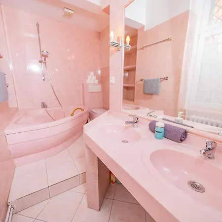 2 Bob's - 2 Bedrooms With King Size Beds Apartmán Praha