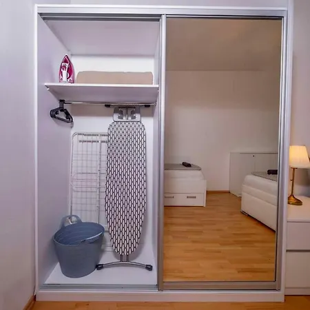Apartment 2 Bob's - 2 Bedrooms With King Size Beds