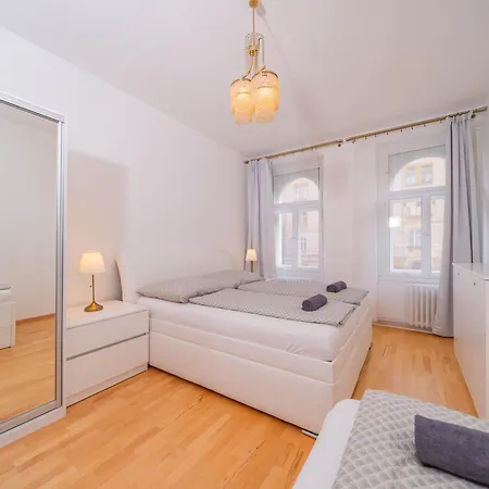 2 Bob's - 2 Bedrooms With King Size Beds Apartment