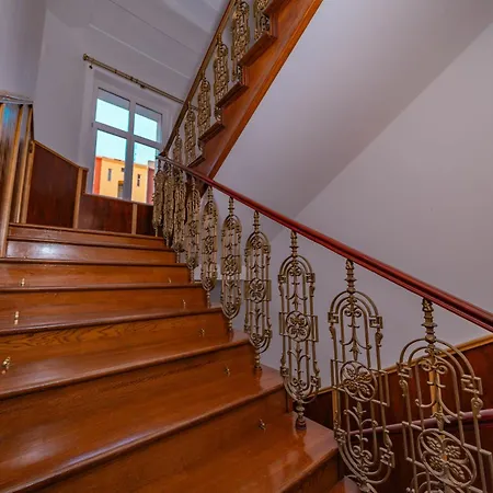 Apartment 2 Bob's - 2 Bedrooms With King Size Beds *