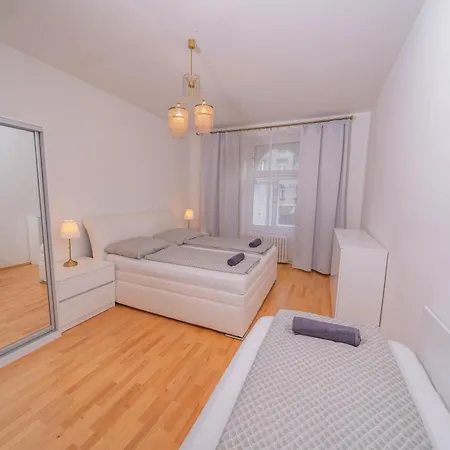 2 Bob's - 2 Bedrooms With King Size Beds Daire *